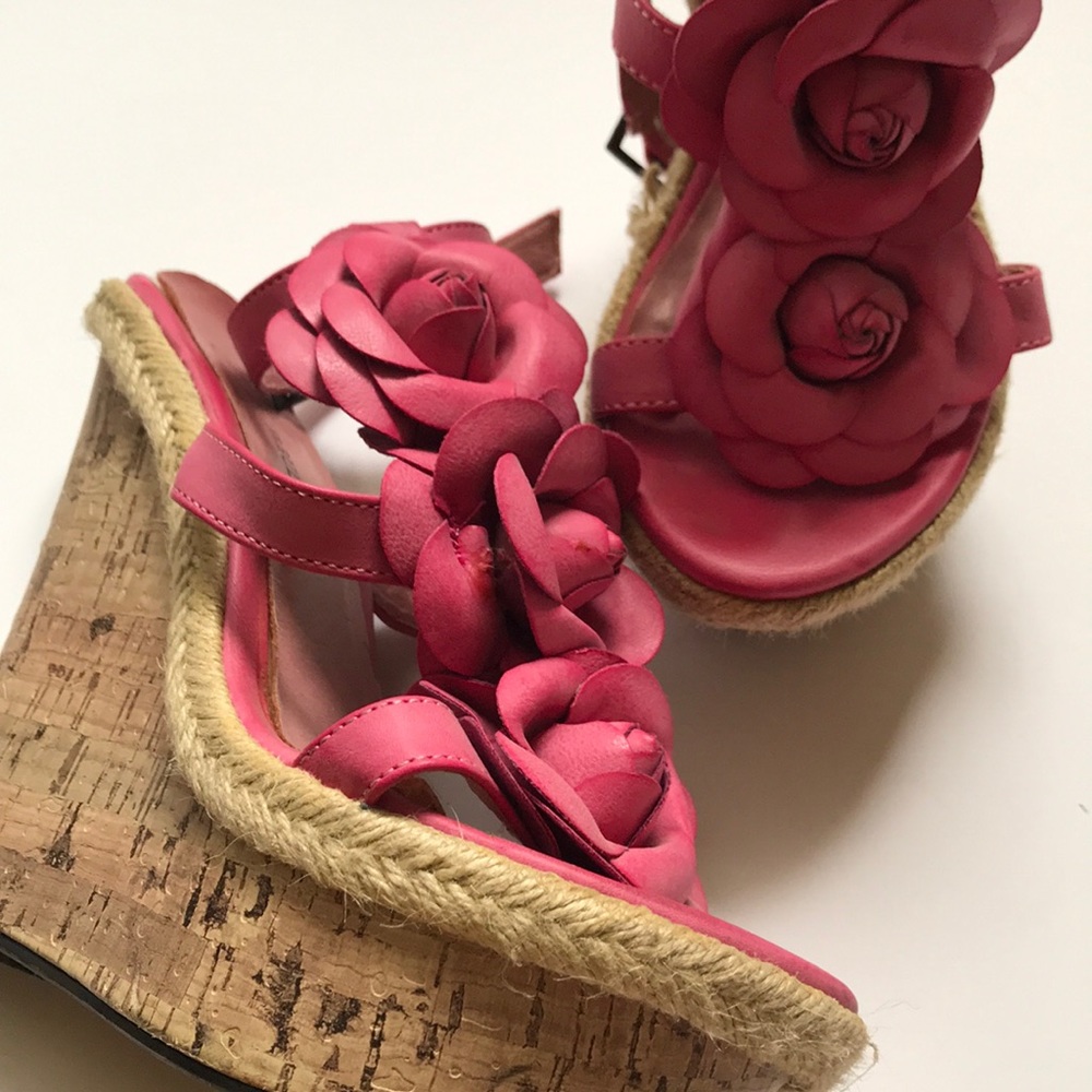 Floral patterned pink wedges